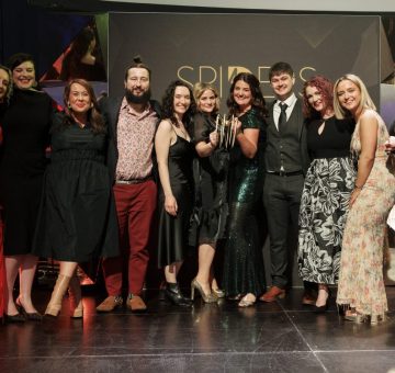 Lorg Media, Foras na Gaeilge and Beo ar Éigean at the Spider Awards, holding an award